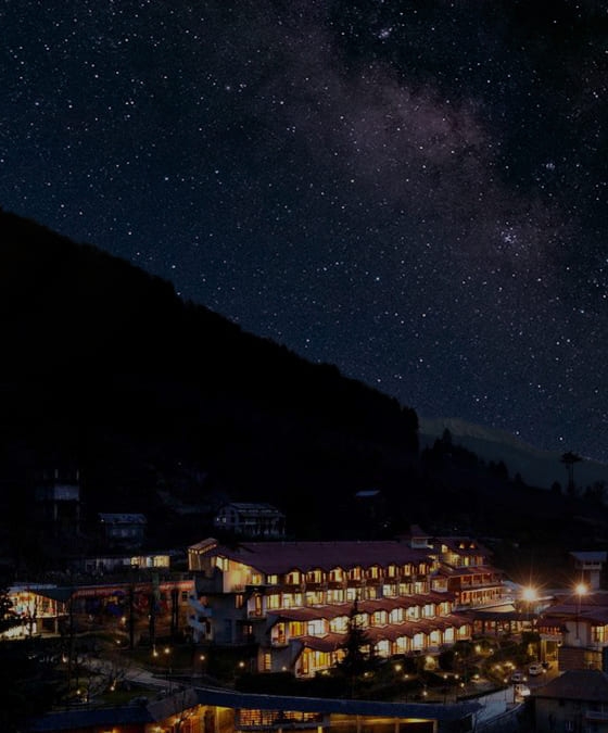 Manu Allaya resort at night with the milky way in the background